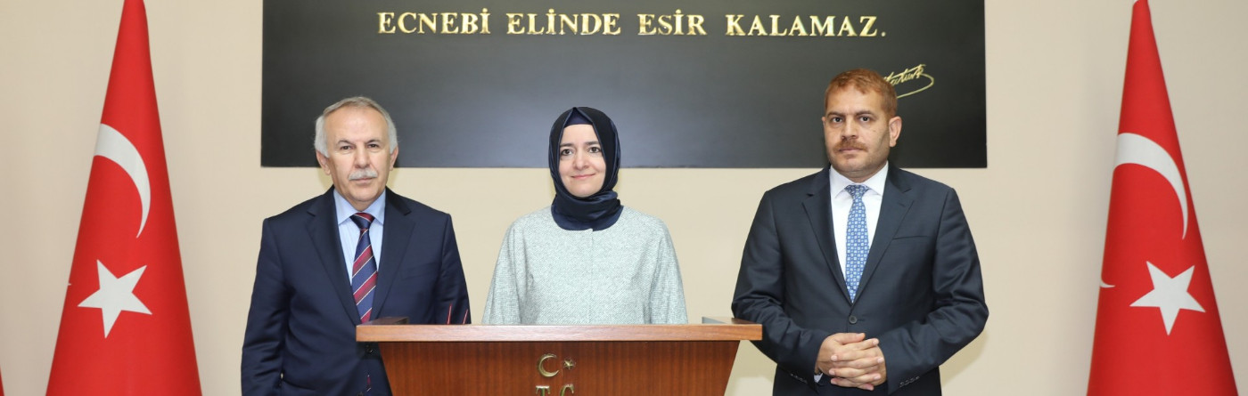 Hatay’da temaslarda bulunan Bakan Kaya, Valiliği ziyaret etti.