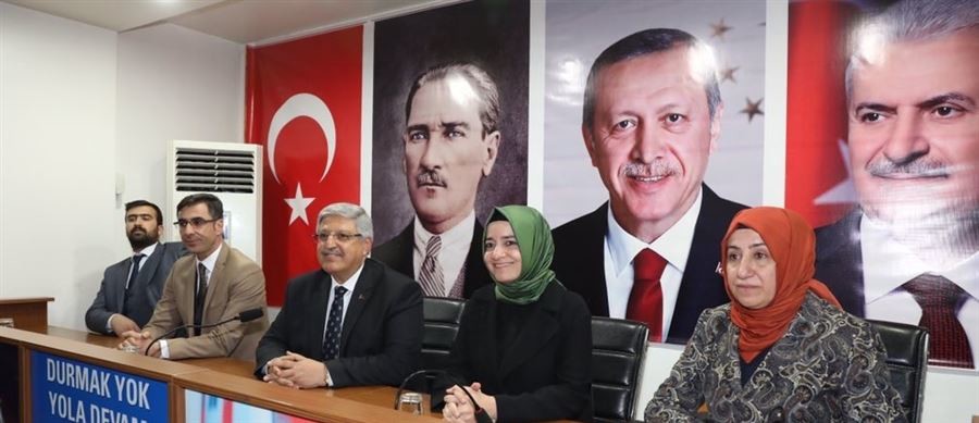 Bakan Kaya, Bitlis’te AK Parti İl Başkanlığını ziyaret etti