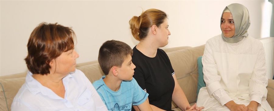 Bakan Kaya'dan Şehit ailelerine ziyaret