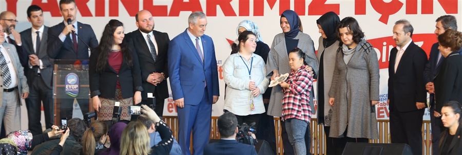 ''Batı, yeni getireceğimiz sistemle, ülkemizin büyümesinin çok daha hızlı bir şekilde gerçekleşecek olmasından korkuyor. Bundan endişe ettikleri için 'hayır' kampanyalarına destek veriyorlar''