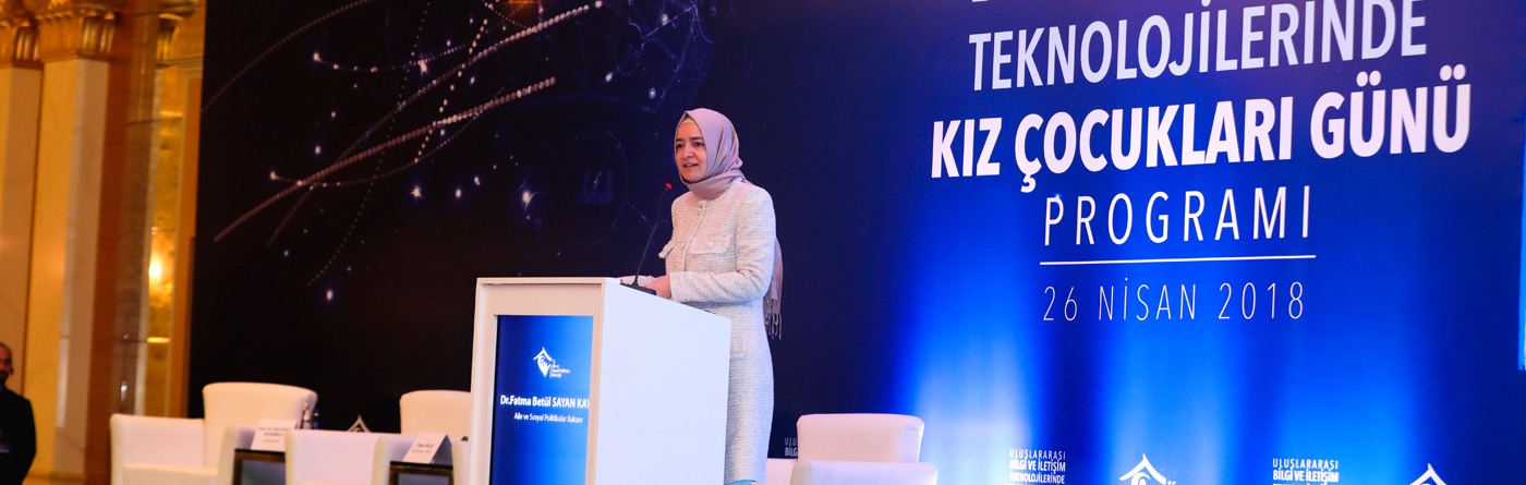 Bakan Kaya, Uluslararası Bilgi ve İletişim Teknolojilerinde Kız Çocukları Günü Etkinliği kapsamında düzenlenen "Bilgi Teknolojileri ve İnternetin Bilinçli Kullanımı" etkinliğine katıldı.