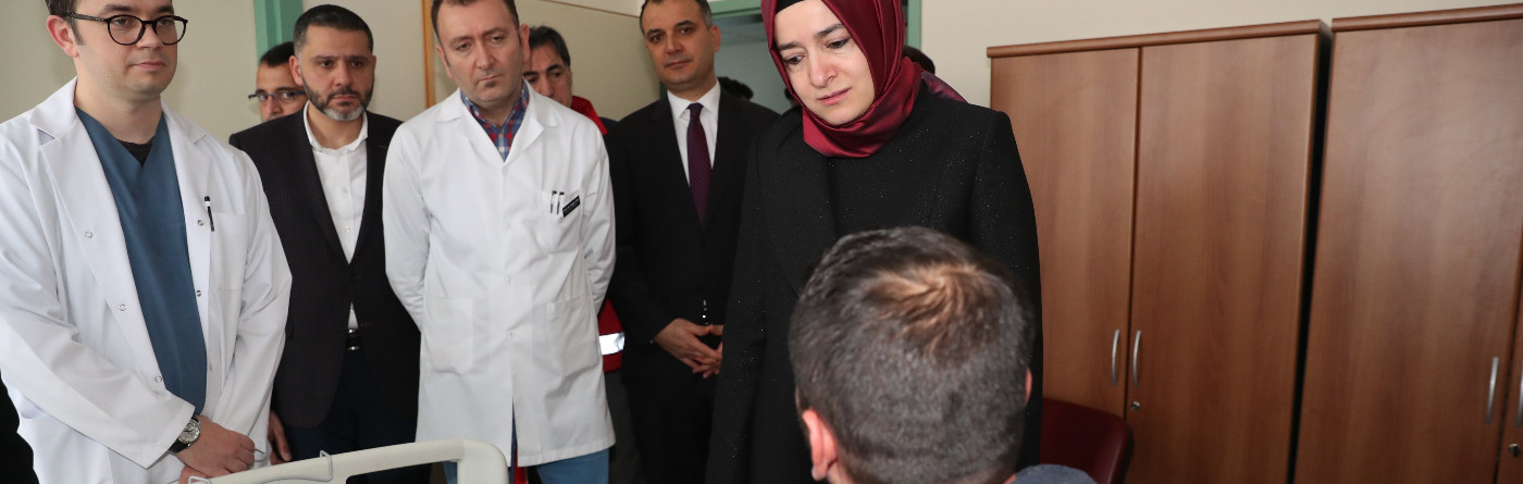 Bakan Kaya, "Zeytin Dalı Harekatı"nda yaralanan ve GATA’da tedavi altına alınan askerlerimizi ziyaret etti.