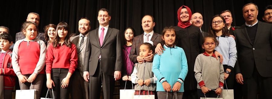 Kırıkkale’yi ziyaret eden Bakan Kaya, Kırıkkale İl Kültür ve Turizm Müdürlüğü Konferans Salonu'nda düzenlenen 24 Kasım Öğretmenler Günü programına katıldı.