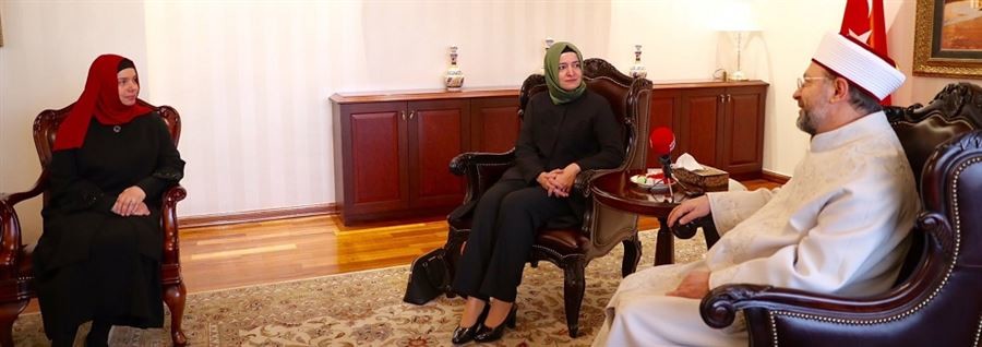 Bakan Kaya, Diyanet İşleri Başkanı Ali Erbaş’ı ve Başkan Yardımcılığına atanan ilk kadın başkan yardımcısı olan Huriye Martı’yı ziyaret etti.