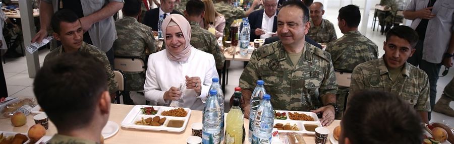 Bakan Kaya, Oğuzeli ilçesindeki Engelsiz Yaşam Merkezi'ni ve Suriye sınırındaki Soylu Sınır Karakolu’nu ziyaret etti