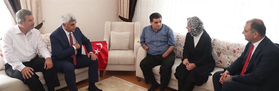 "Bu aziz vatanı bize yurt kılan, şehitlerimiz ve gazilerimizdir’’