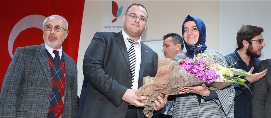 ''Milletimiz darbeci ve baskıcı rejimleri asla kabul etmemiştir. Sabırla beklemiş, ilk bulduğu fırsatta kendini, karakterini ifade ederek, demokrasinin yolunu açmıştır''