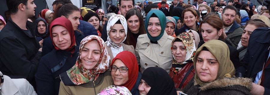 "Ülkemizden binlerce kilometre ötede yaşanan insanlık dramına sessiz kalmayan bir Türkiye var''