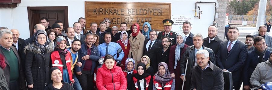 Bakan Kaya, Kırıkkale Belediyesi tarafından engellilerin sosyal ve ekonomik yaşama tutunmasına yönelik hayata geçirilen "Engelsiz Kafe"nin açılışını yaptı.