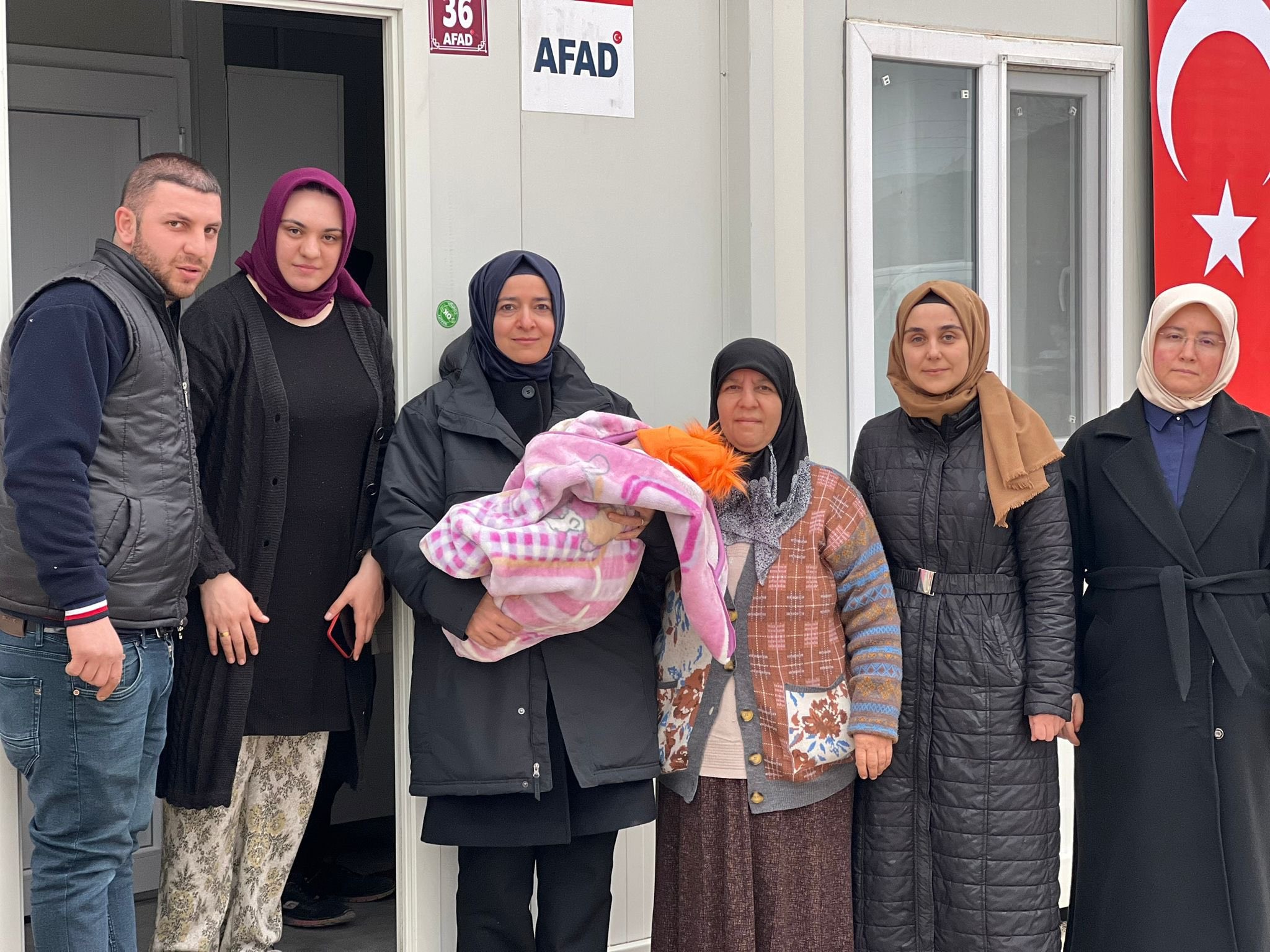 İstanbul Milletvekili Dr.Betül Sayan Kaya: Birbirimize En Çok Sarılmamız Gereken Dönemden Geçiyoruz