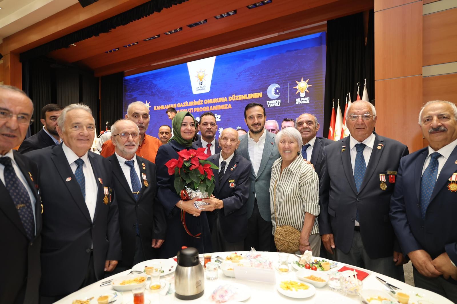 AK Parti Genel Başkan Yardımcısı Sayan Kaya Gaziler ile Bir Araya Geldi