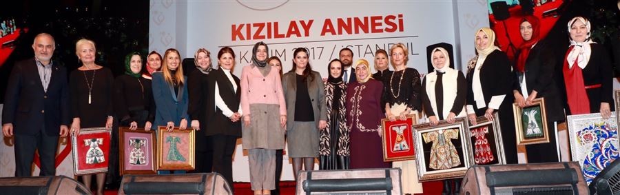 Semiha Yıldırım Hanımefendinin himayelerinde Türk Kızılayı İstanbul Şubesi Kadın Kolları tarafından "Kızılay Annesi Projesi" toplantısı düzenlendi.