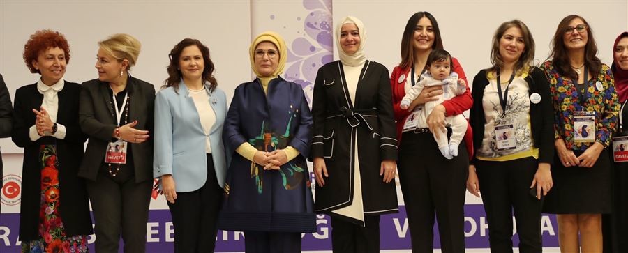 Emine Erdoğan Hanımefendi ve Bakan Kaya, ”2. Uluslararası Gebelik, Doğum ve Lohusalık Kongresi”ne katıldı.