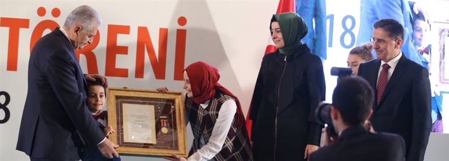 Başbakan Binali Yıldırım, ''Şehit Yakınları ve Gazilere Devlet Övünç Madalyası ve Beratı Tevcih Töreni''ne katıldı.