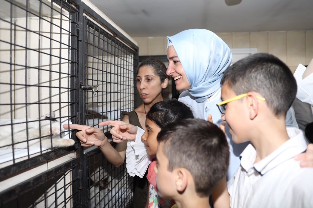 Bakan Kaya, Kağıthane Belediyesi’nin Hayvan Rehabilitasyon ve Aşı Merkezi ile Darülaceze’yi ziyaret etti