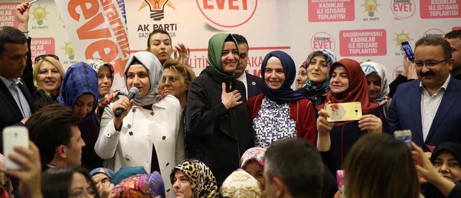 "Mevcut parlamenter sistem, kriz ve kaos oluşturmaya çok müsait. İnşallah Cumhurbaşkanlığı Hükümet Sistemi ile koalisyon dönemini sizler kapatacaksınız. Gelin, sandıklara kadınların elinin değdiğini gösterelim"