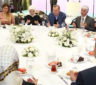 ''Şehitlerimizin manevi emanetlerinin ifadesi olan tek millet, tek bayrak, tek vatan, tek devlet ülküsüne sıkı sıkıya sahip çıkıyoruz"