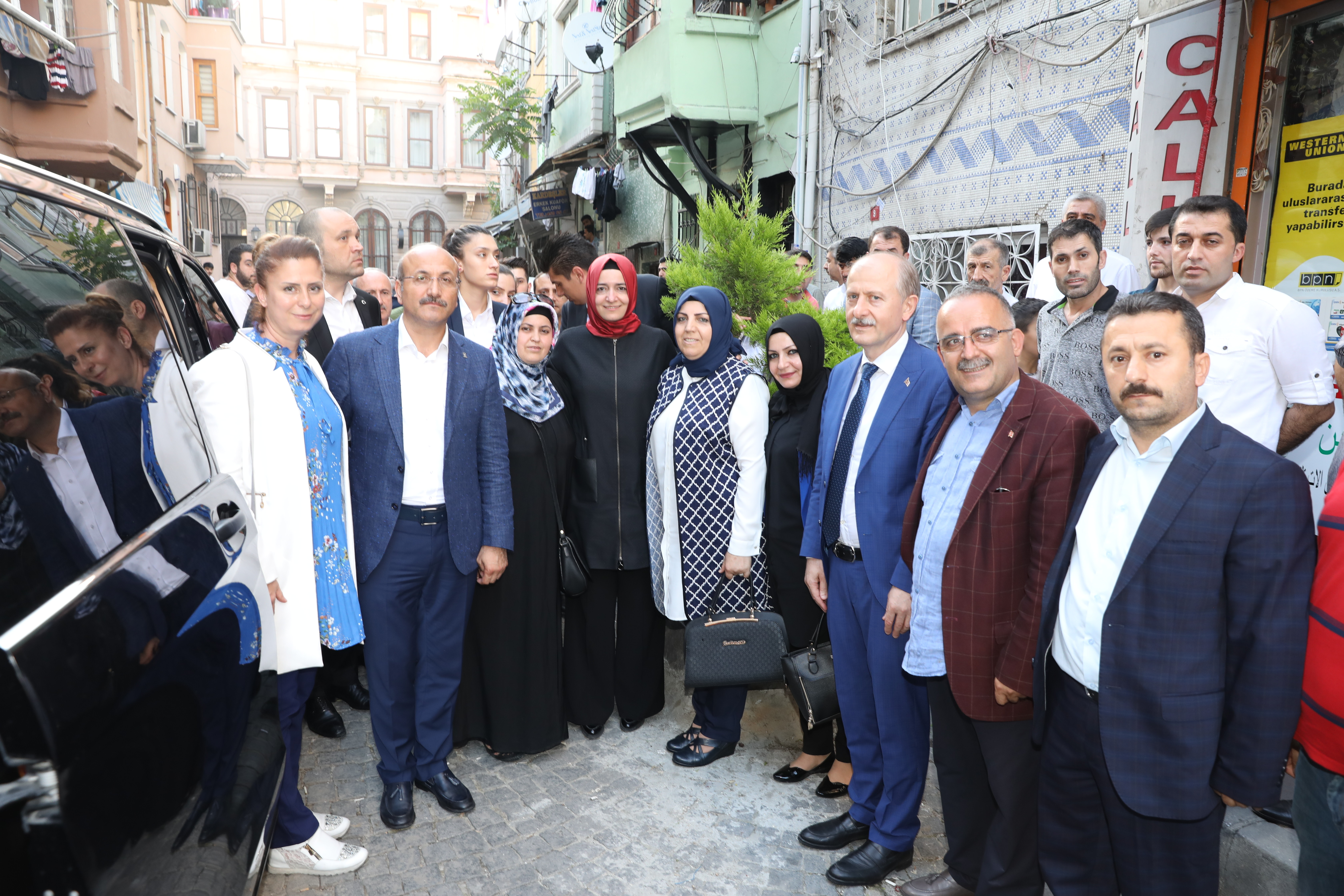 Bakan Kaya, 24 Haziran seçimleri öncesi çalışmalarını Fatih’te sürdürdü.
