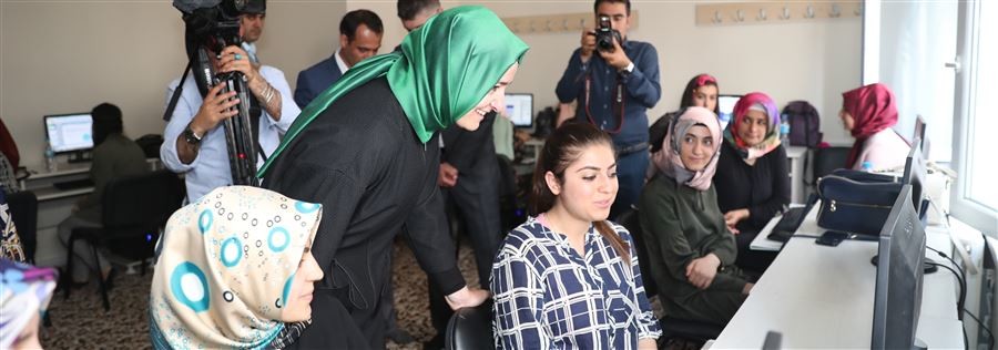 Bakan Kaya, Ağrı'nın Doğubayazıt ilçesinde düzenlenen Ahmed-i Hani Kültür, Sanat ve Turizm Festivaline katıldı