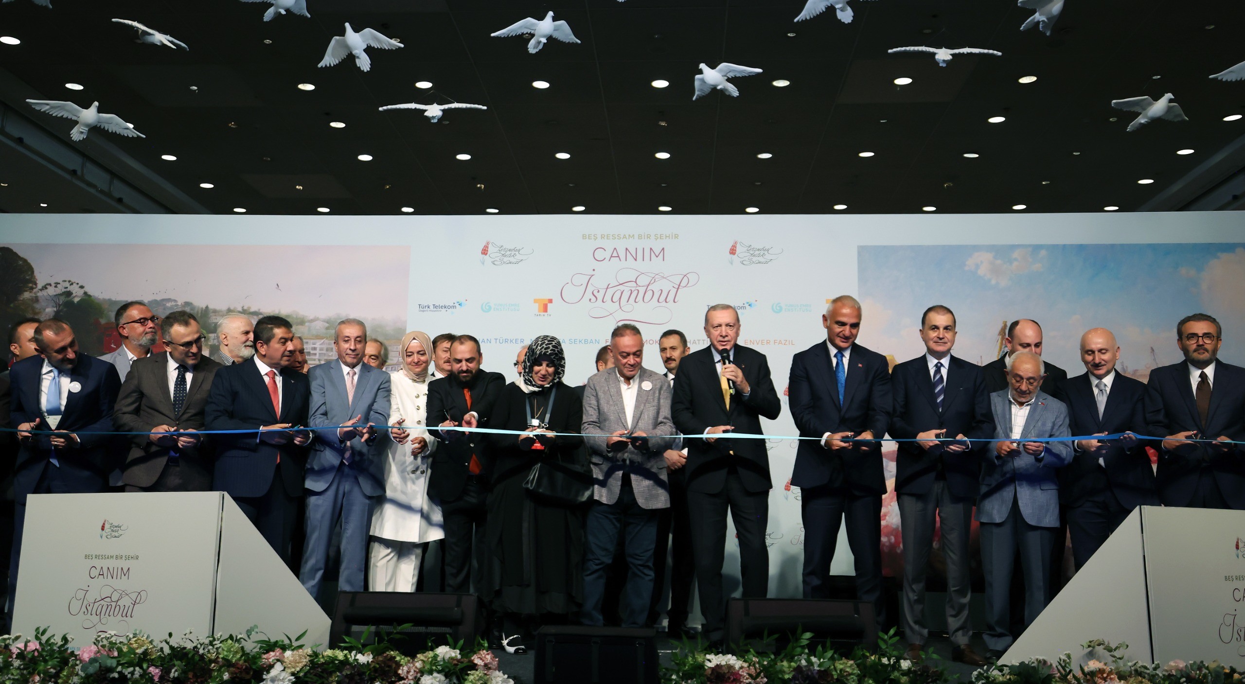 AK Parti Genel Başkan Yardımcısı Sayan Kaya Sergi Açılışına Katıldı