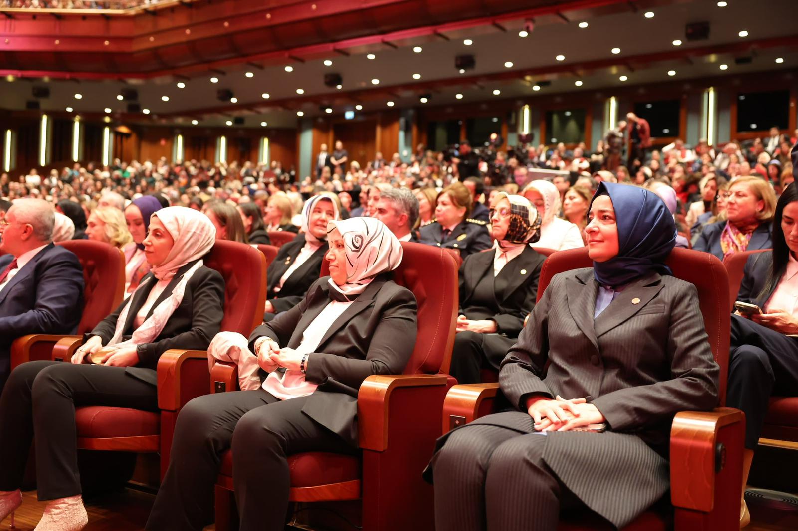 AK Parti Genel Başkan Yardımcısı Sayan Kaya, Kadına Yönelik Şiddetle Mücadele Günü Programı’na Katıldı