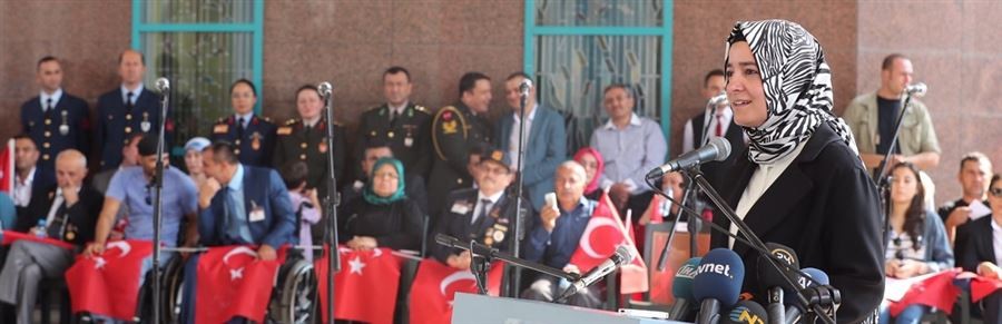 "Bizler, tarihi şehit ve gazilerimizin eşsiz fedakarlıklarıyla yazılmış kahraman bir milletiz"