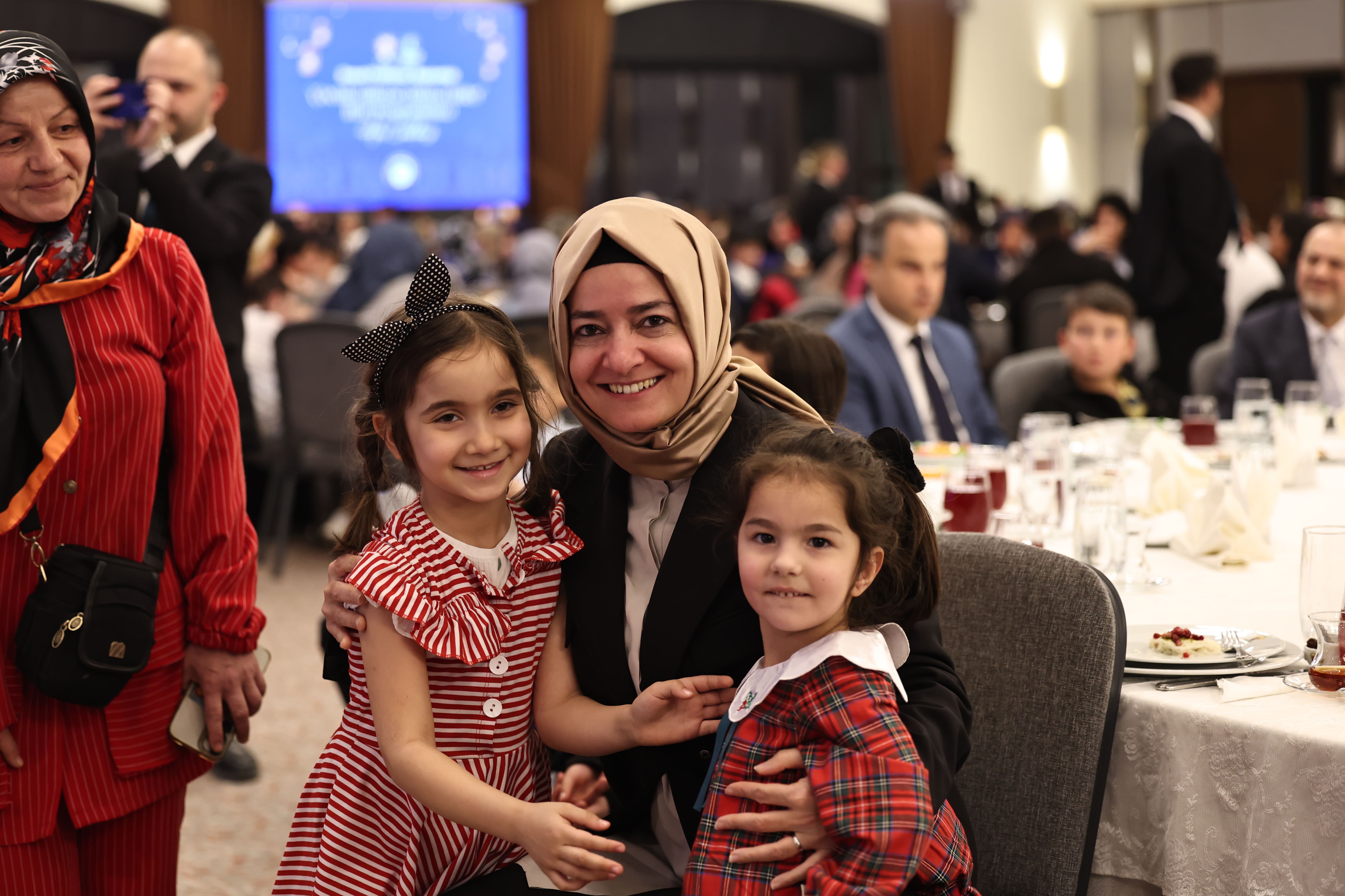 AK Parti Genel Başkan Yardımcısı Sayan Kaya, "Çocuk Gülerse Dünya Güler" İftar Programında Çocuklarla Buluştu