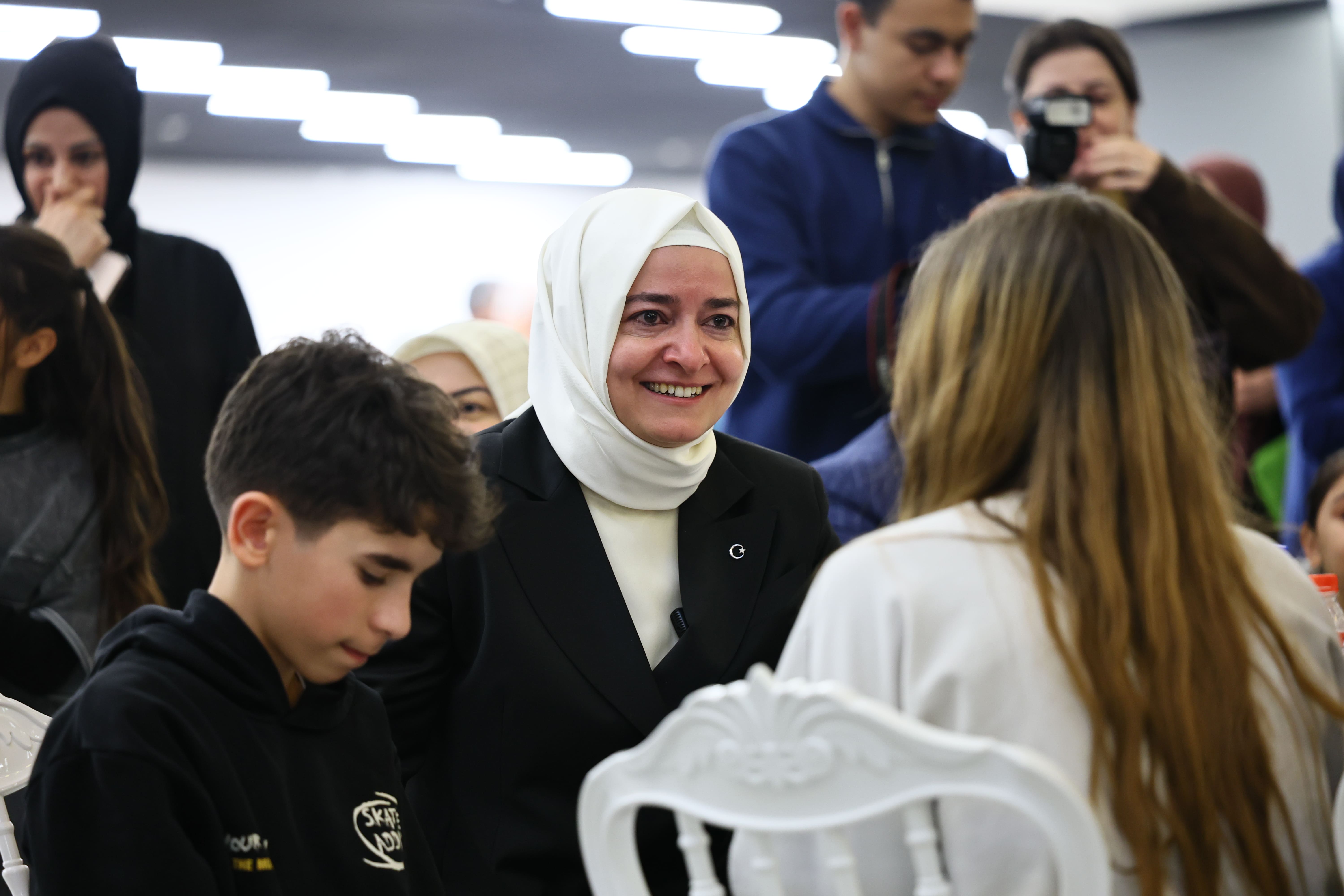 AK Parti Genel Başkan Yardımcısı Sayan Kaya, Başakşehir’de Vatandaşlarla Bir Araya Geldi