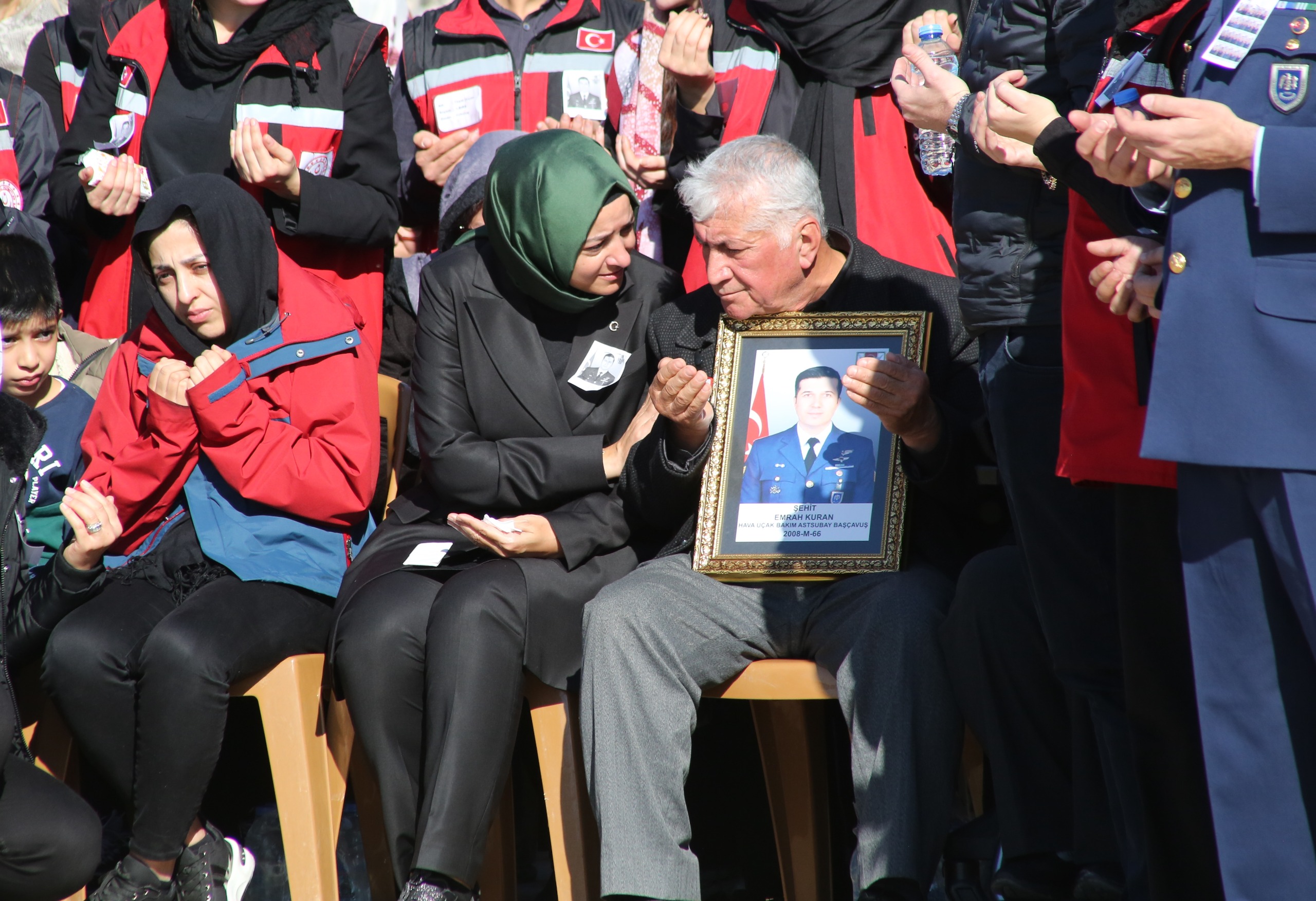 AK Parti Genel Başkan Yardımcısı Sayan Kaya, Şehit Astsubay Başçavuş Emrah Kuran’ın Cenaze Törenine Katıldı