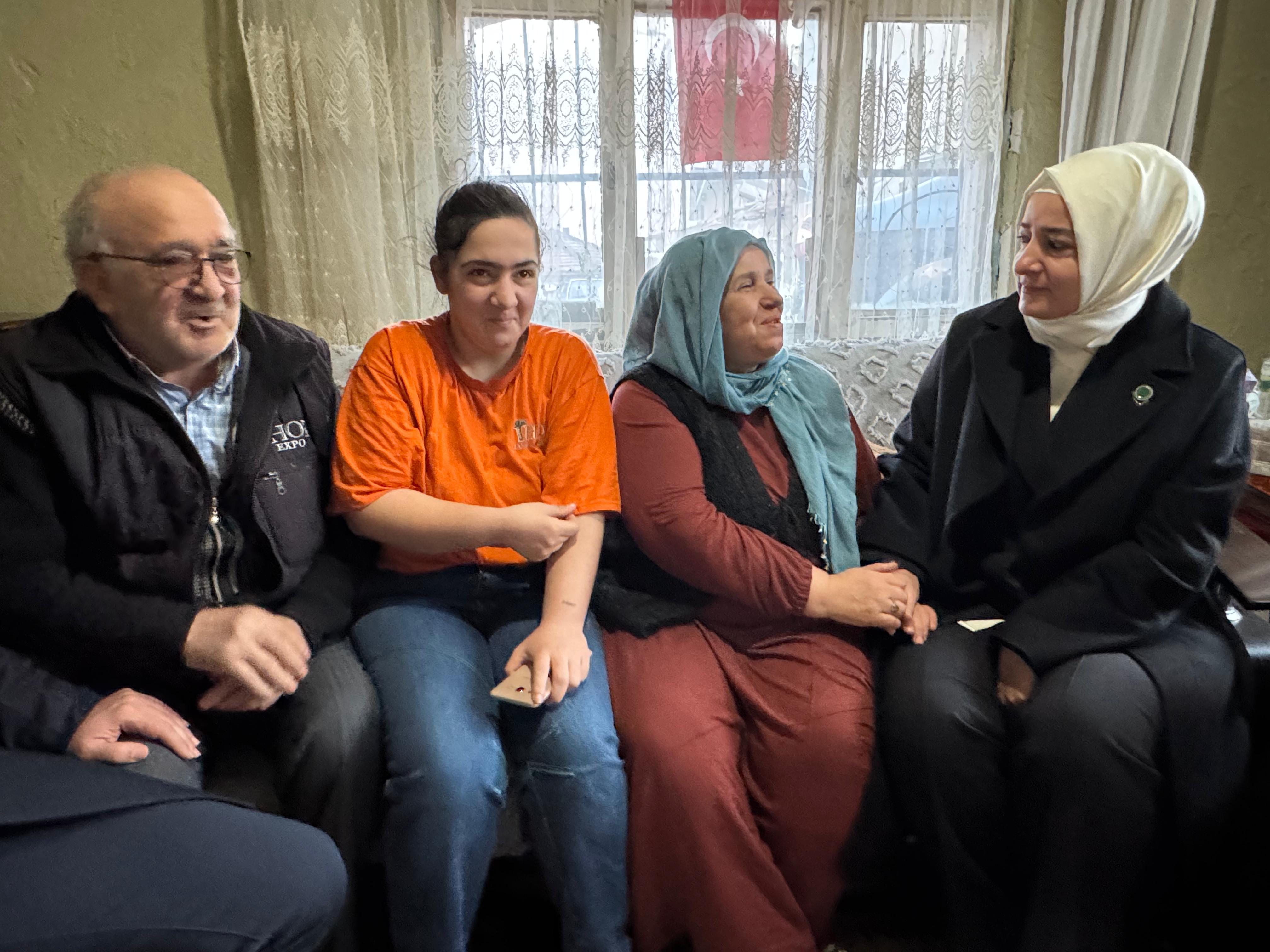 AK Parti Genel Başkan Yardımcısı Sayan Kaya, Beyoğlu’nda Hane Ziyaretlerinde Bulundu