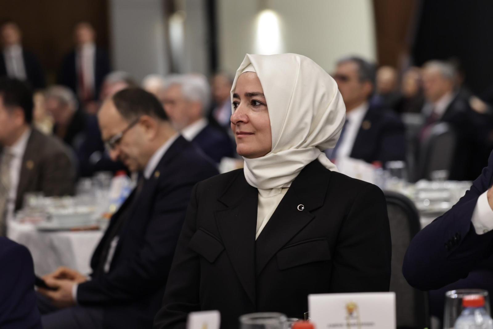 AK Parti Genel Başkan Yardımcısı Sayan Kaya, Önceki Dönem Milletvekilleri ve Kurucular Kurulu Üyeleriyle İftarda Buluştu