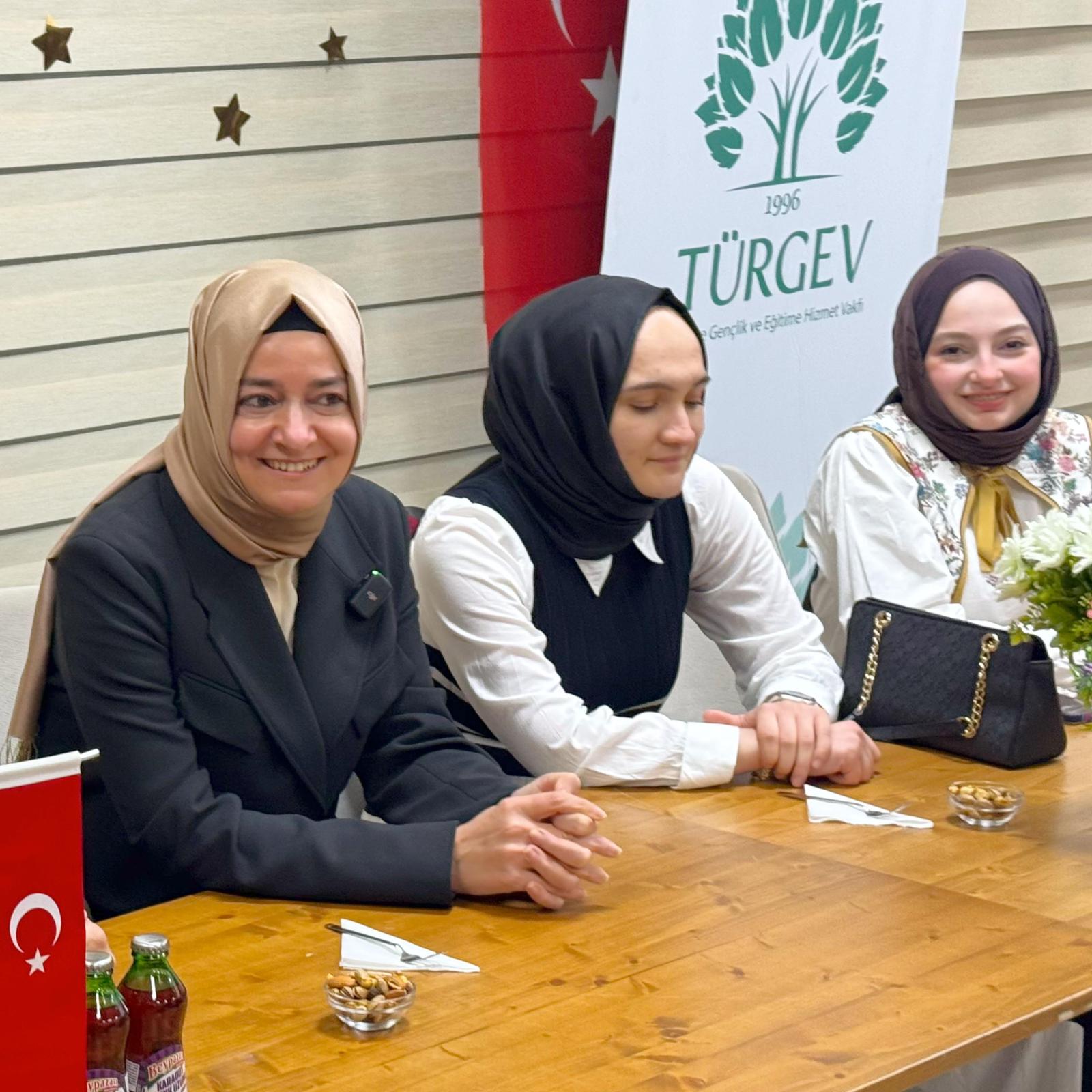 AK Parti Genel Başkan Yardımcısı Sayan Kaya, Tıp Öğrencileriyle Bir Araya Geldi