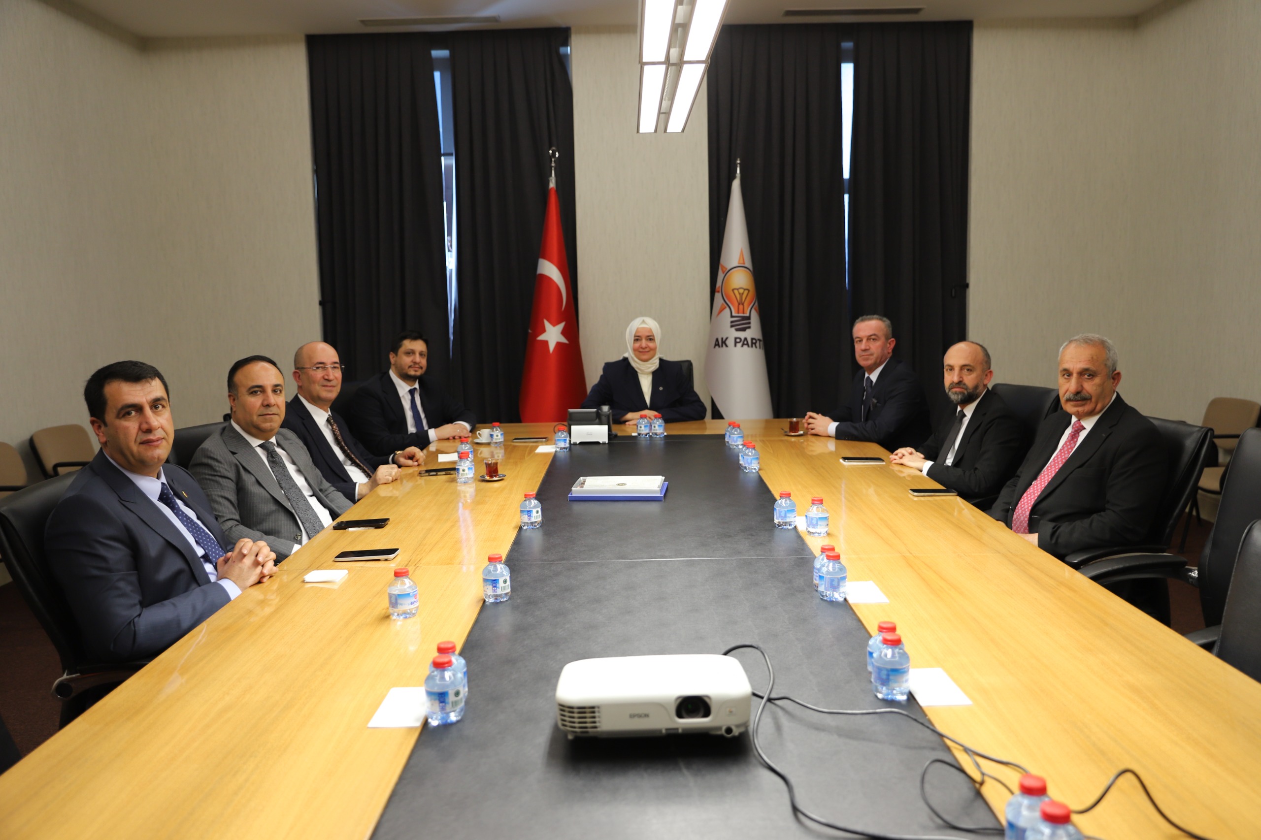 AK Parti Genel Başkan Yardımcısı Sayan Kaya, Hakkari Heyetini Ağırladı