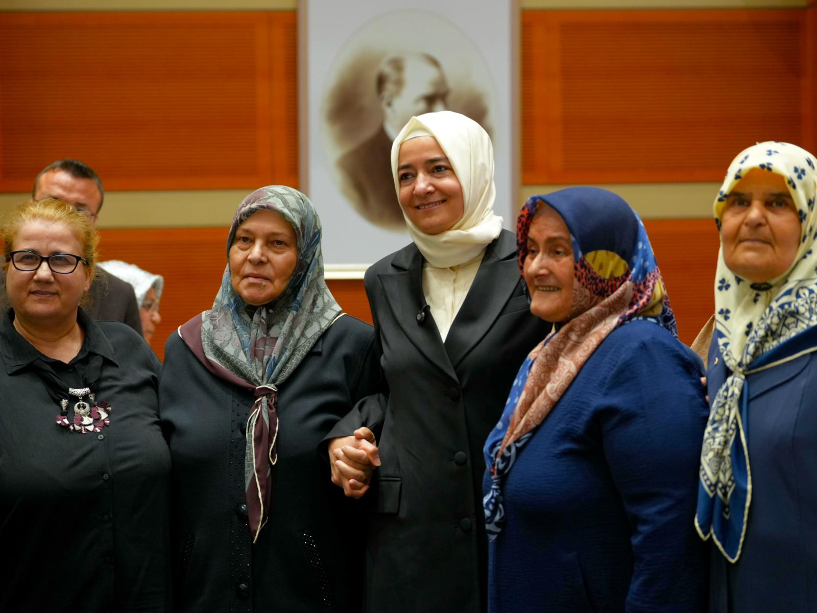 AK Parti Genel Başkan Yardımcısı Sayan Kaya, Şehit Anneleriyle Bir Araya Geldi