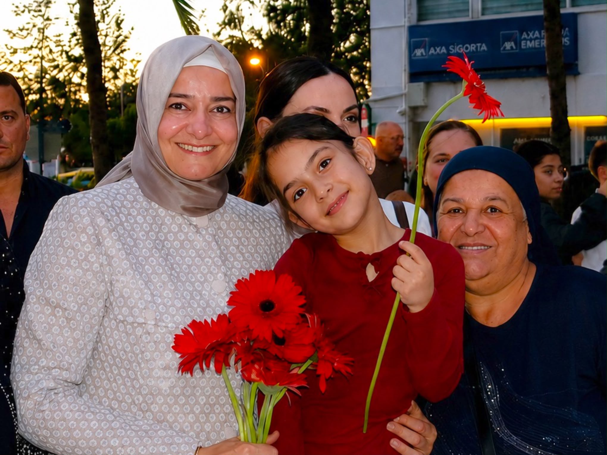 AK Parti Genel Başkan Yardımcısı Sayan Kaya, Bayram Programlarına Katıldı