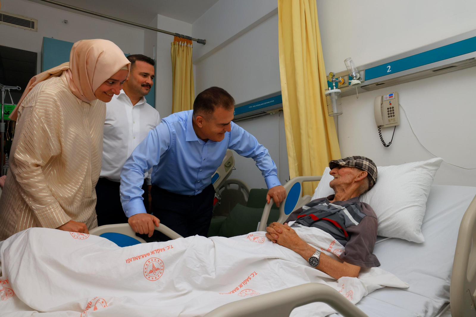 Fethiye’de Yangın Tedbirleri: Tahliye Edilen Yaşlılar Ziyaret Edildi